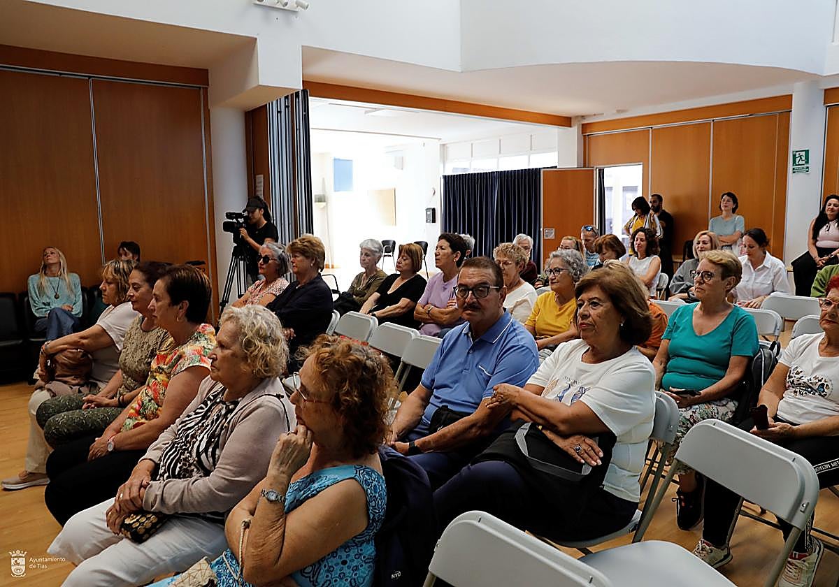 Cita con colectivos.