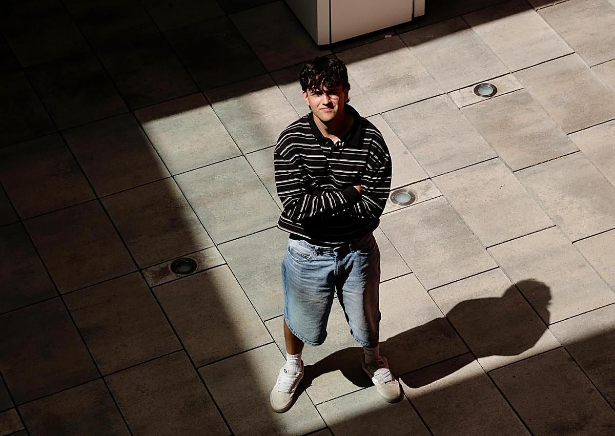 Imagen secundaria 1 - Lewis Potter posa para CANARIAS7 en El Sebadal.