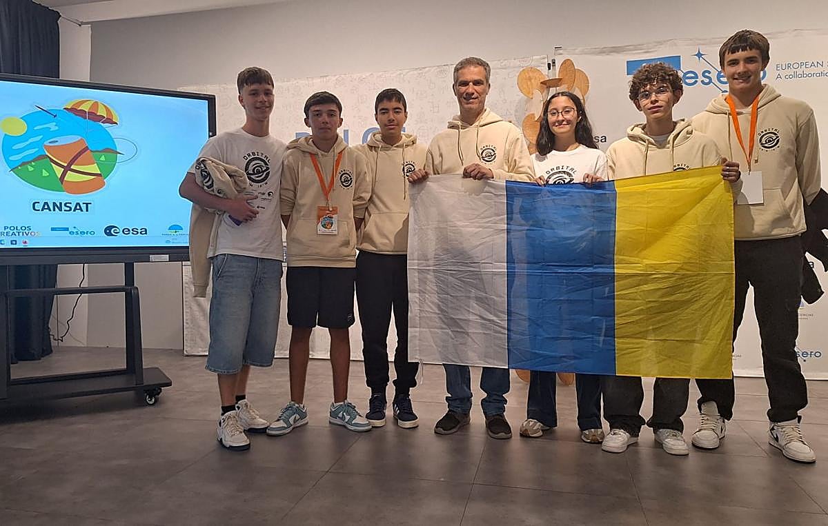 Imagen principal - Tres momentos de la fase nacional en Galicia, En la foto superior, en el set de presentación del proyecto.