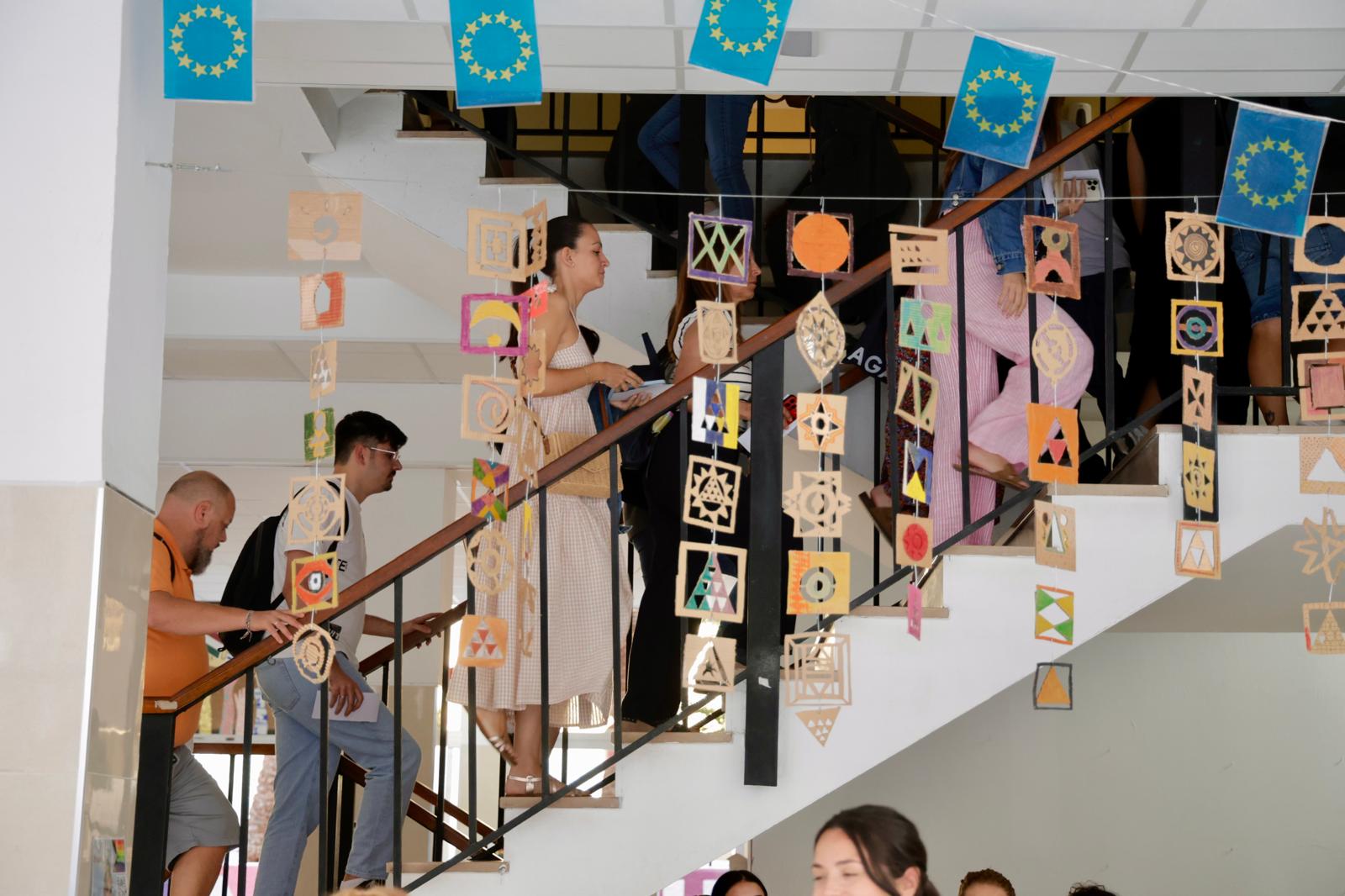 El arranque de las oposiciones de educación en el IES Pérez Galdós, en imágenes