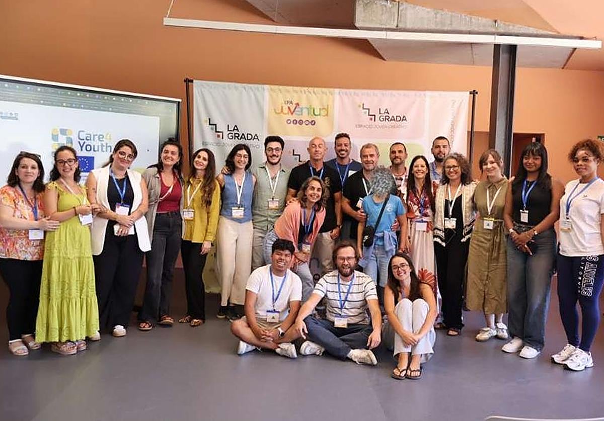 Foto de familia del proyecto Care4youth.