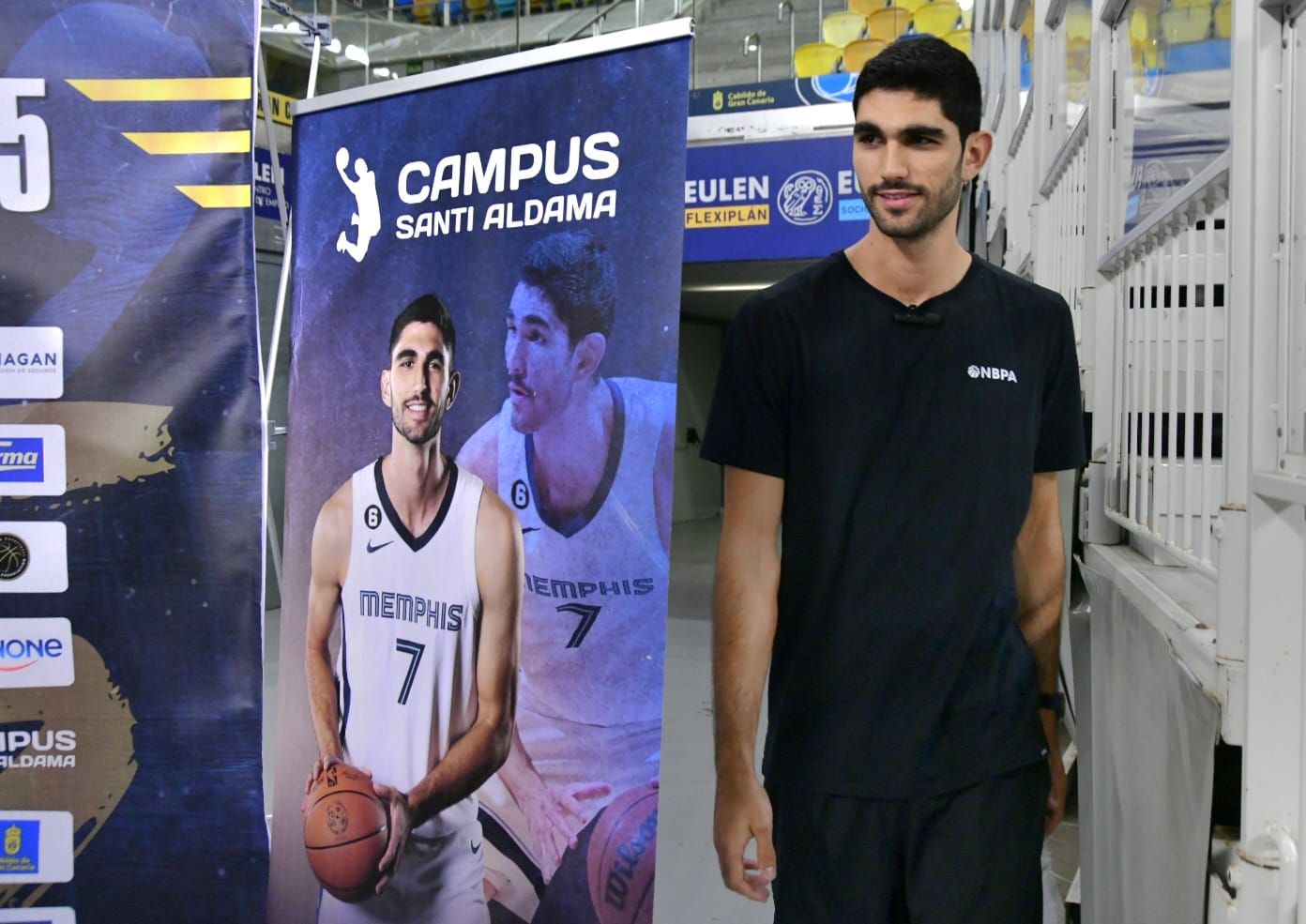 Santi Aldama destila sonrisas y baloncesto en su campus