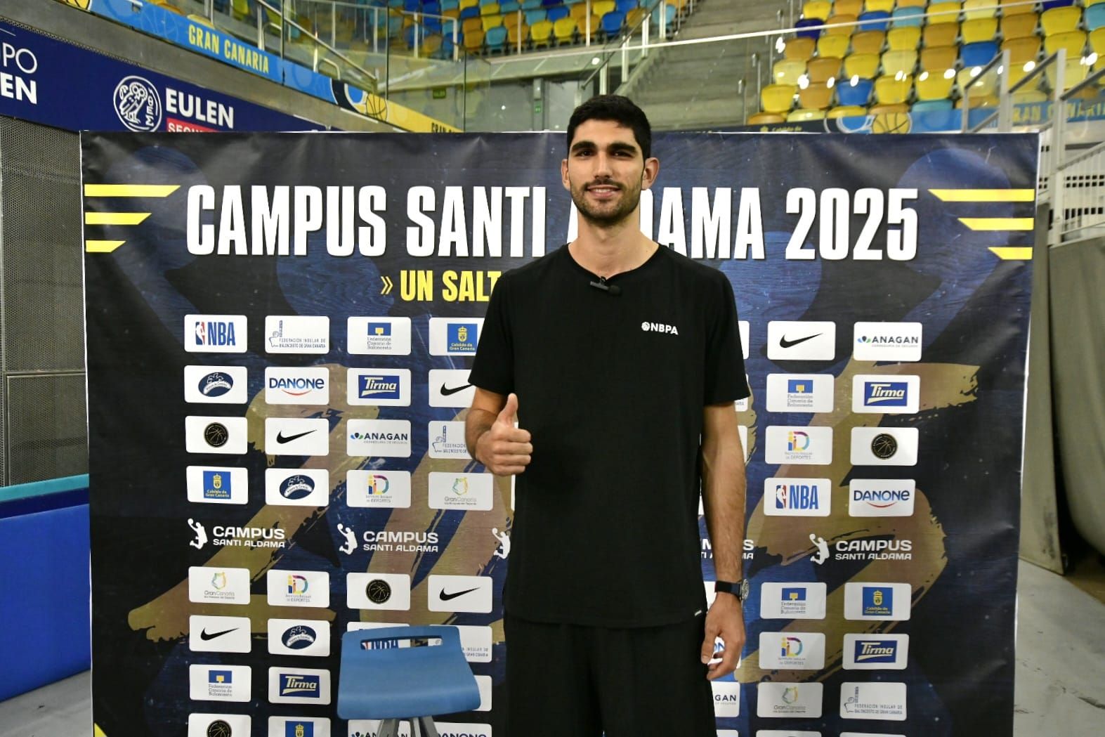 Santi Aldama destila sonrisas y baloncesto en su campus