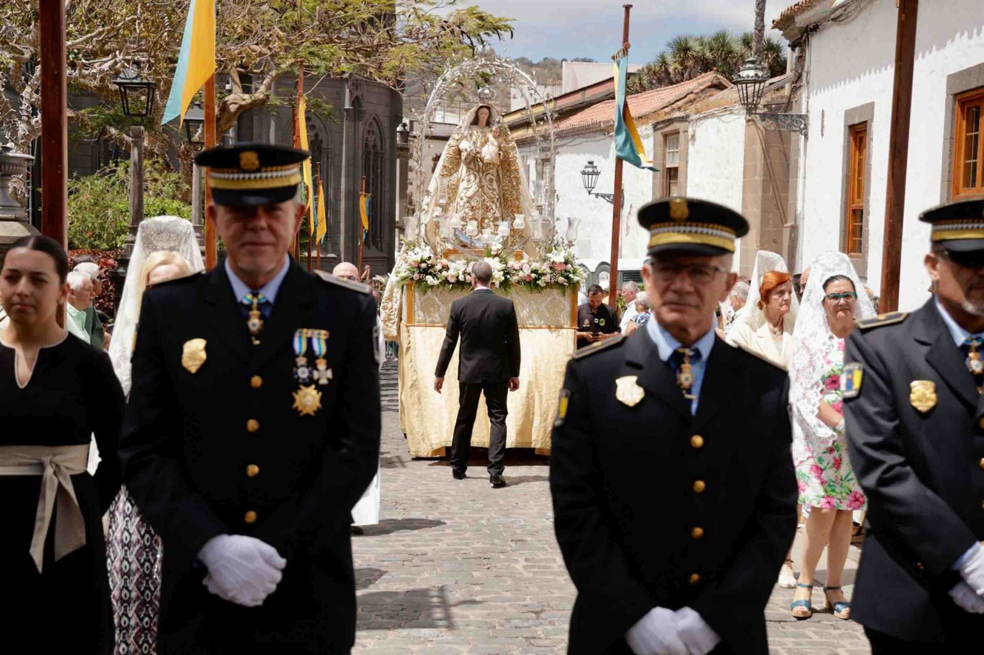 Imágenes de la Procesión de San Juan y de la Virgen del Rosario en Arucas