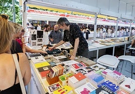 Imagen de archivo de una feria del libro.