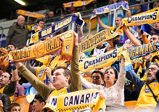 Aficionados del Dreamland Gran Canaria alentando a su equipo durante el pasado curso.