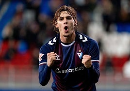 Jorge Pascual celebra uno de sus cinco goles con el SD Eibar.