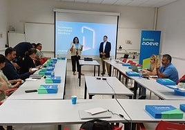 Susana Rodríguez y David García Mancera, integrantes del equipo de Desarrollo de Negocio de Nueva Movilidad en Moeve, en el seminario.
