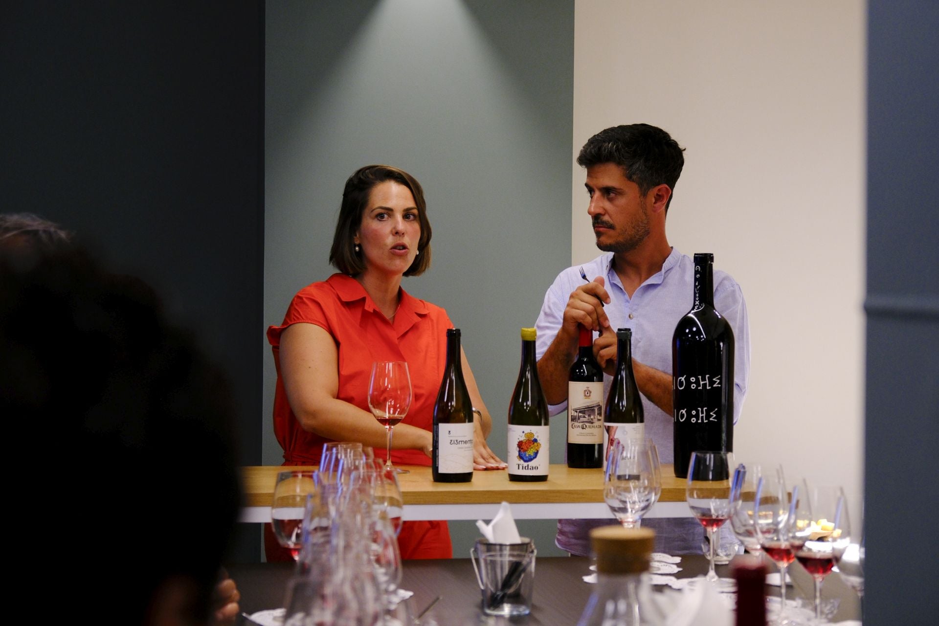Alba Bernal y Carmelo Peña durante la cata