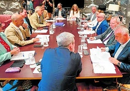 Imagen tomada durante la reunión del Pacto Migratorio celebrada en la sede de Presidencia en Santa Cruz de Tenerife.