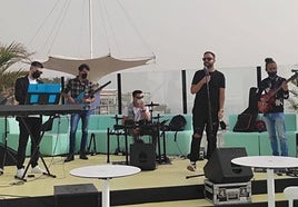 Adonay Santana y su banda tocan este sábado.