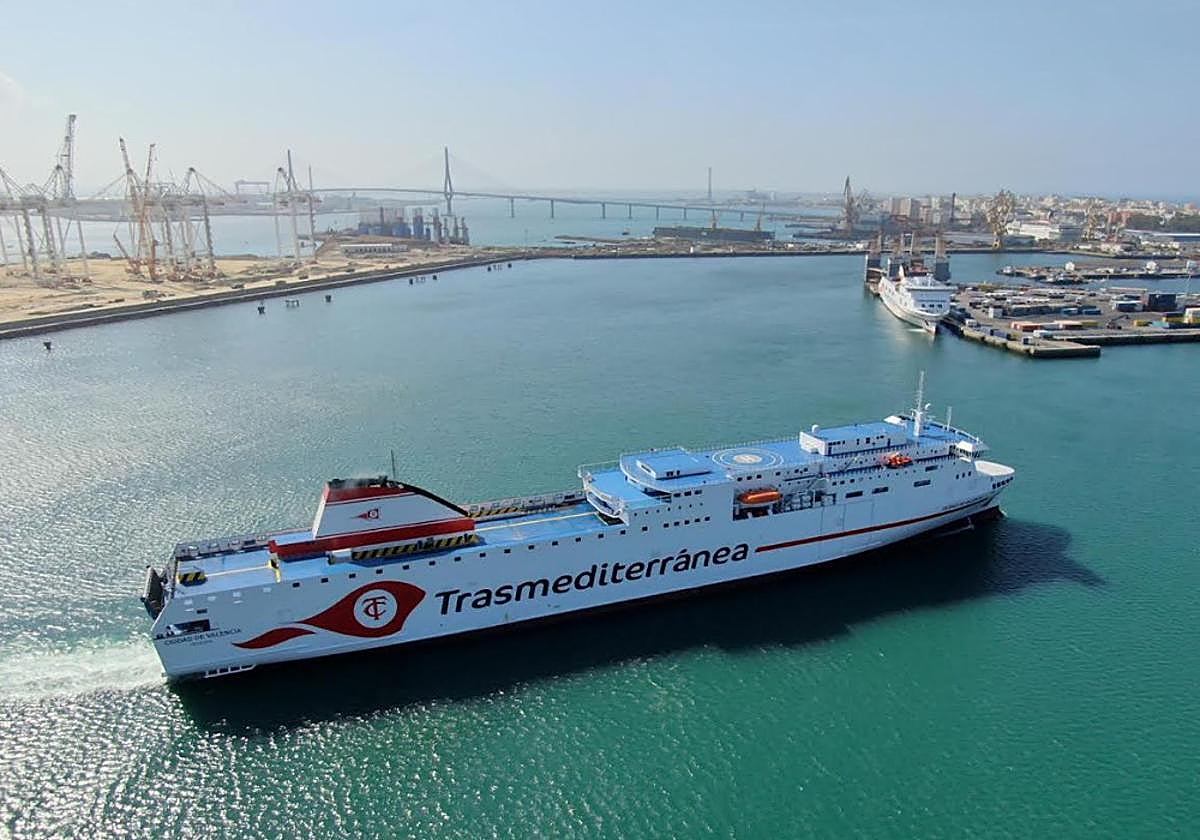 Buque de Armas Trasmediterranea.