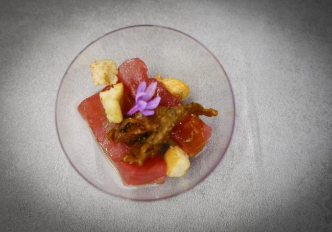 Atún rojo con tomate seco, bocado del chef José Rojano