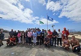 El acto sirvió para homenajear a distintos colectivos. La playa de Melenara lleva 25 años luciendo la bandera azul.