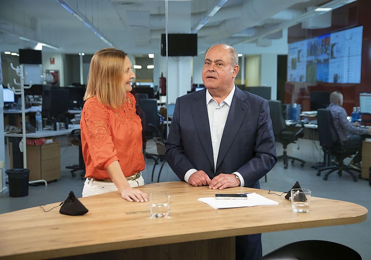 Imagen principal - La entrevista al presidente regional de Asinca se grabó en las instalaciones del periódico y fue editada para su publicación en web y redes.