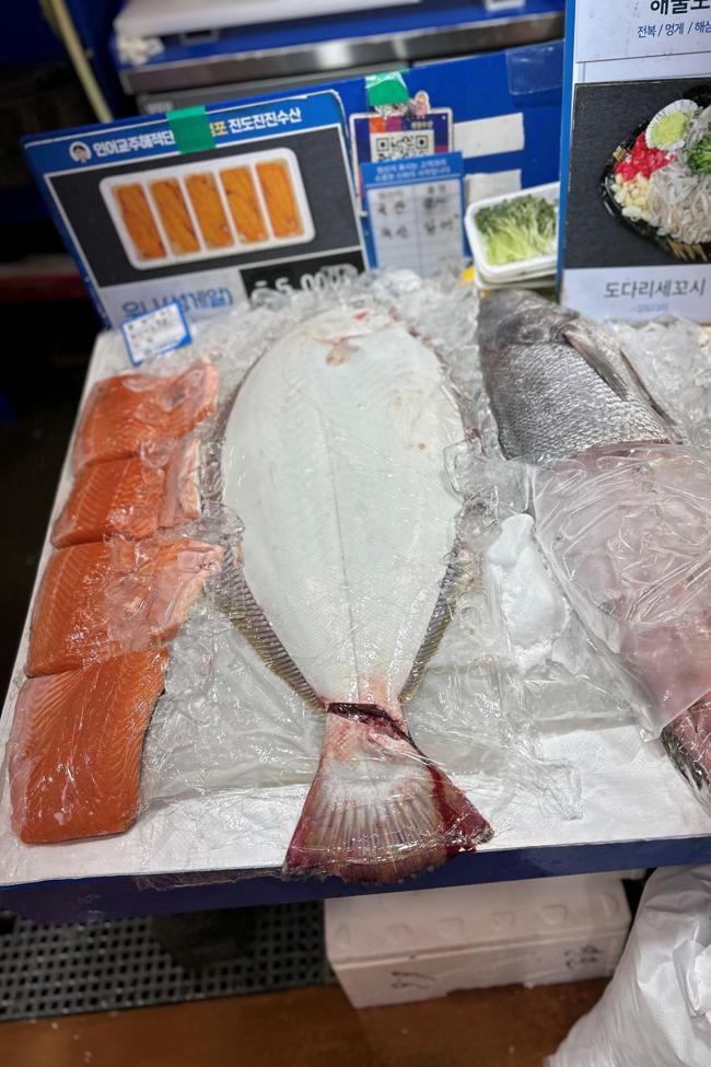 Muchos lenguados se vendía el mercado de pescado
