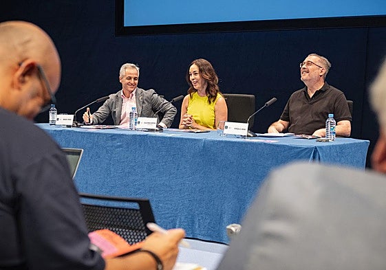 Manuel Pineda, Guacimara Medina y Gonzalo Ubani, este viernes, durante la rueda de prensa.