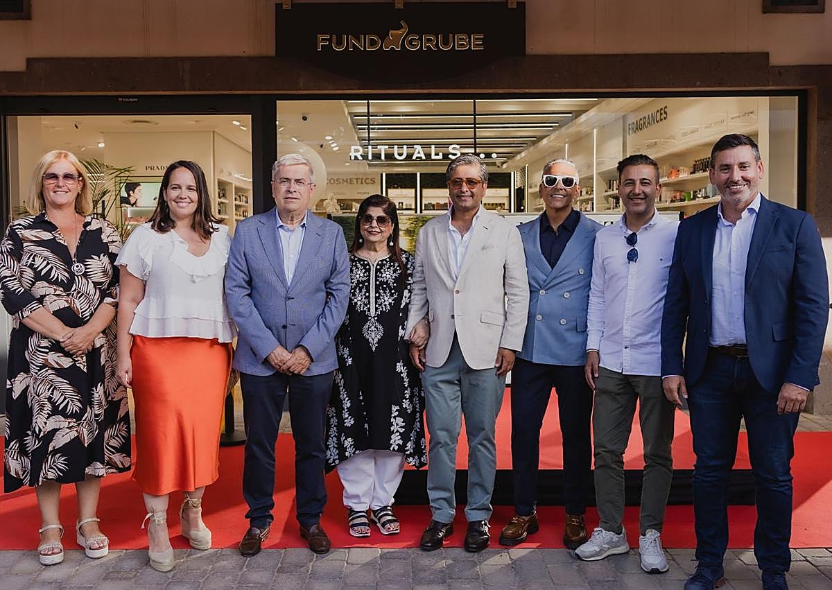 Imagen secundaria 1 - Fund Grube celebra la reapertura de su tienda en Boulevard el Faro tras una renovación integral