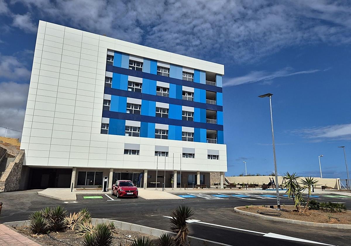 Vista de uno de los dos edificios que componen la ampliación de la residencia de Taliarte.