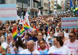 El Día del Orgullo toma las calles bajo el lema 'Ni un paso atrás'