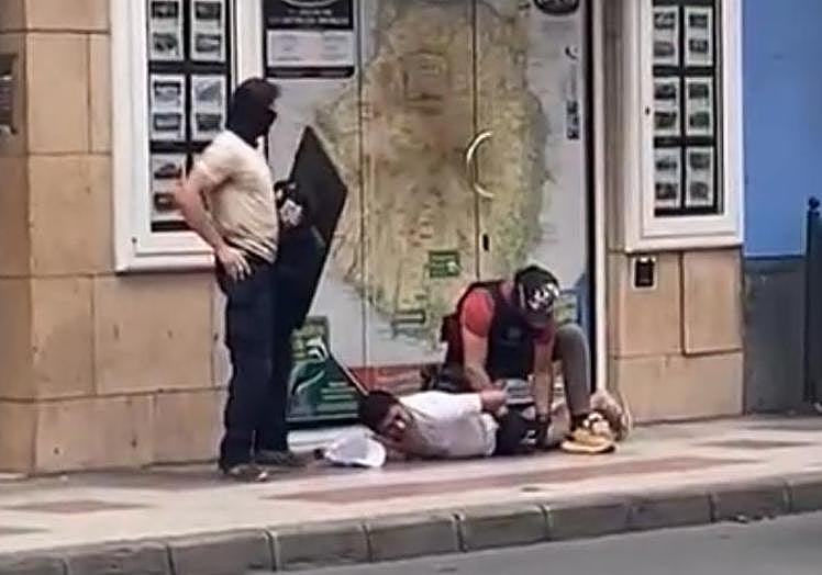 Uno de los detenidos por el crimen de Telde, atrapado por dos agentes en la capital grancanaria.