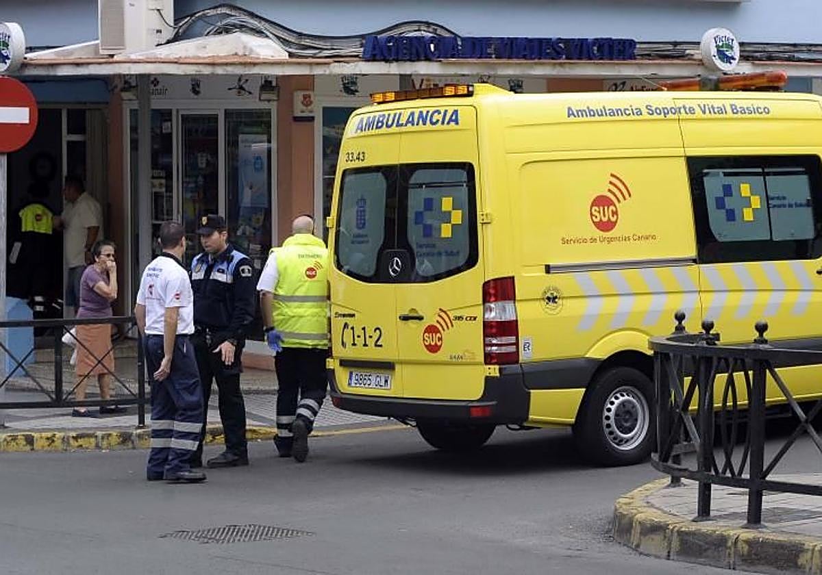 Imagen de archivo de una ambulancia del Servicio de Urgencias Canario.