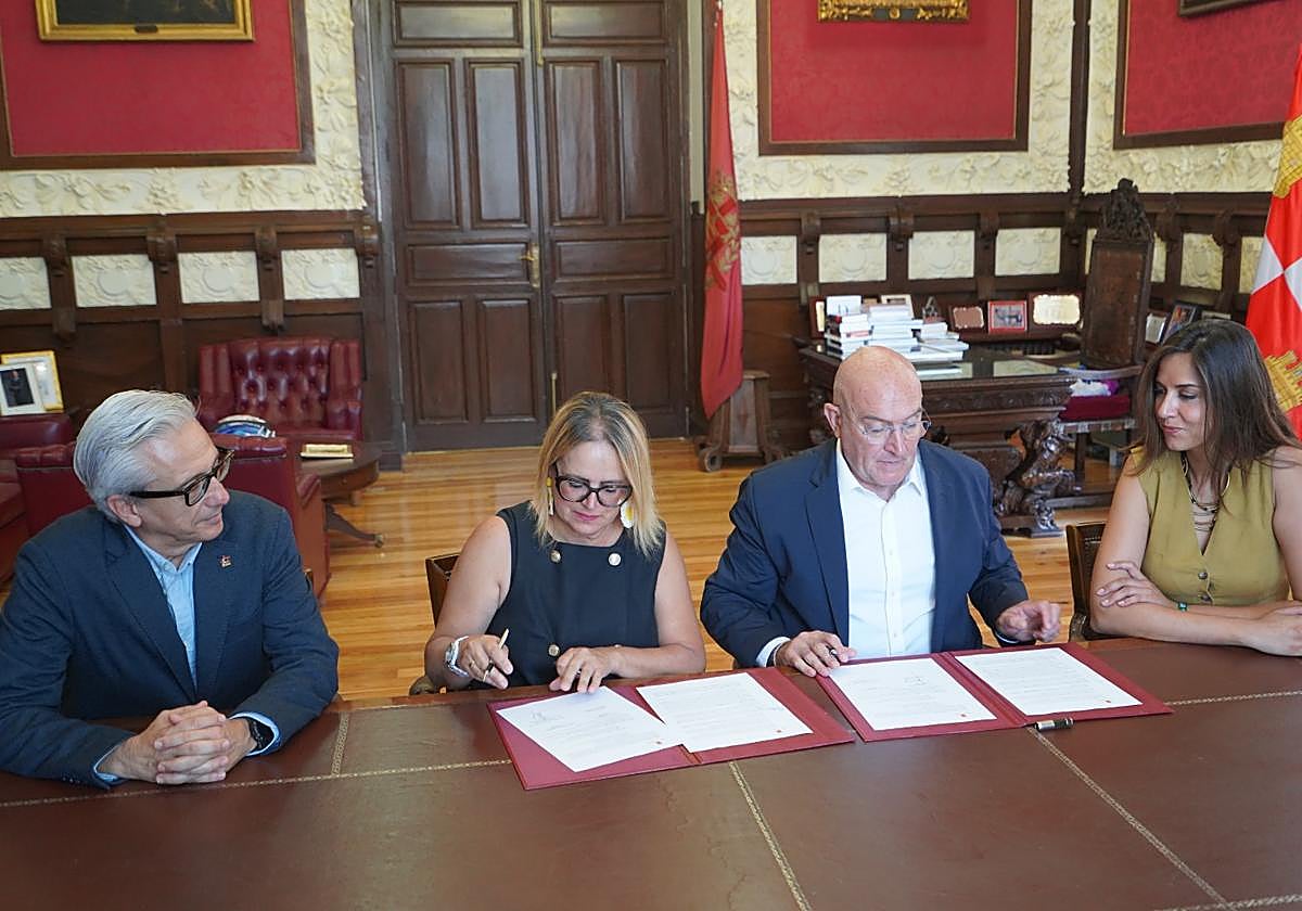 Firma del acuerdo en suelo castellano.