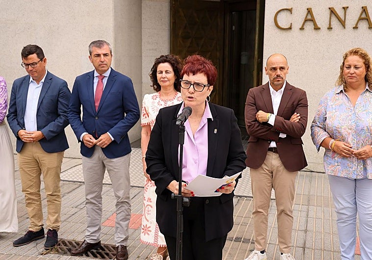 El Gobierno de Canarias ha condenado este lunes el feminicidio de María del Carmen el pasado 25 de junio presuntamente a manos de su pareja.
