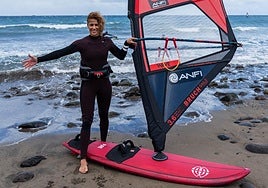 Daida Ruano sonríe por participar en la GC Gloria Windsurf World Cup.