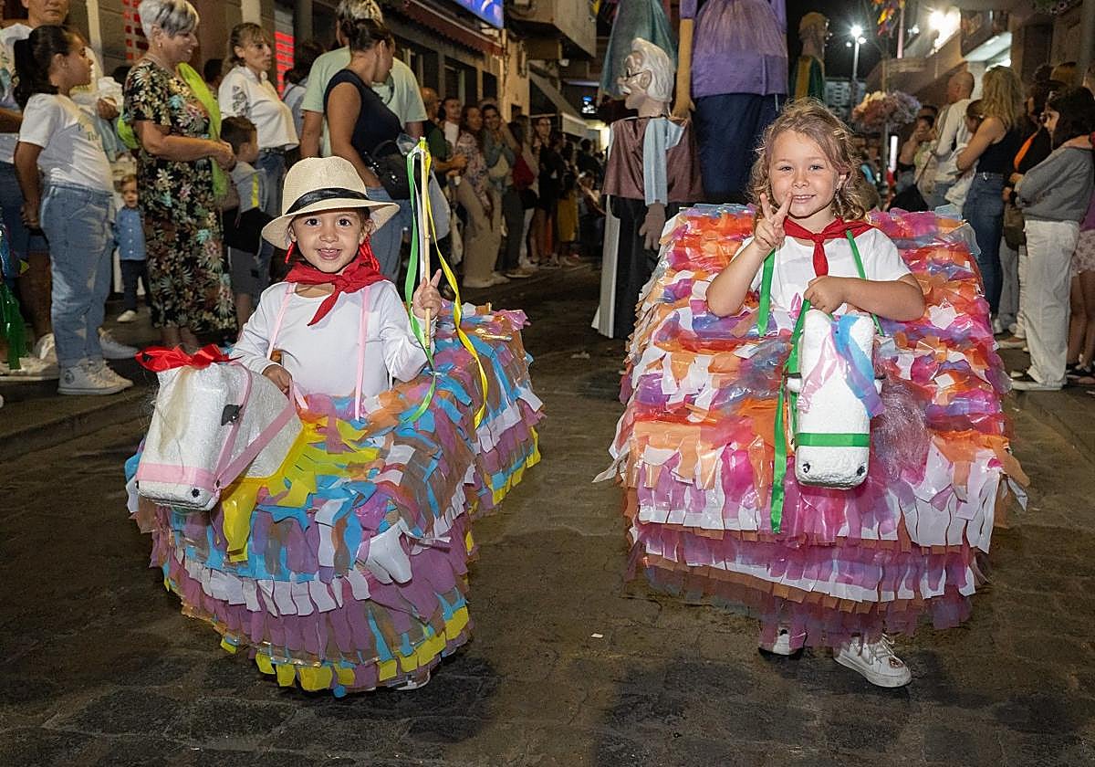 Tradicional fiesta de la Danza y Zambra de los Gigantes y Caballitos de Fuego de años anteriores celebrada en Gáldar.