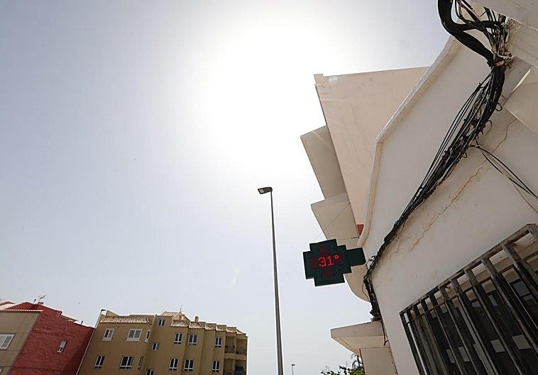 Jornada de sol, sin nubes y una temperatura que supera los 30 grados, en el municipio grancanario de Ingenio.