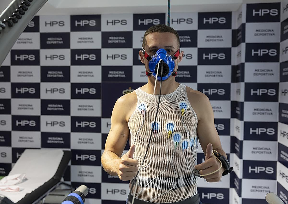 Imagen secundaria 1 - HPS da inicio a los reconocimientos médicos de los jugadores de la UD Las Palmas