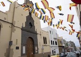 Las calles empiezan a engalanarse por unas fiestas que arrancan este domingo.