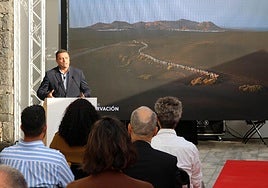 El alcalde de Yaiza, Óscar Noda, durante la presentación de la reconversión del centro de interpretación en museo.