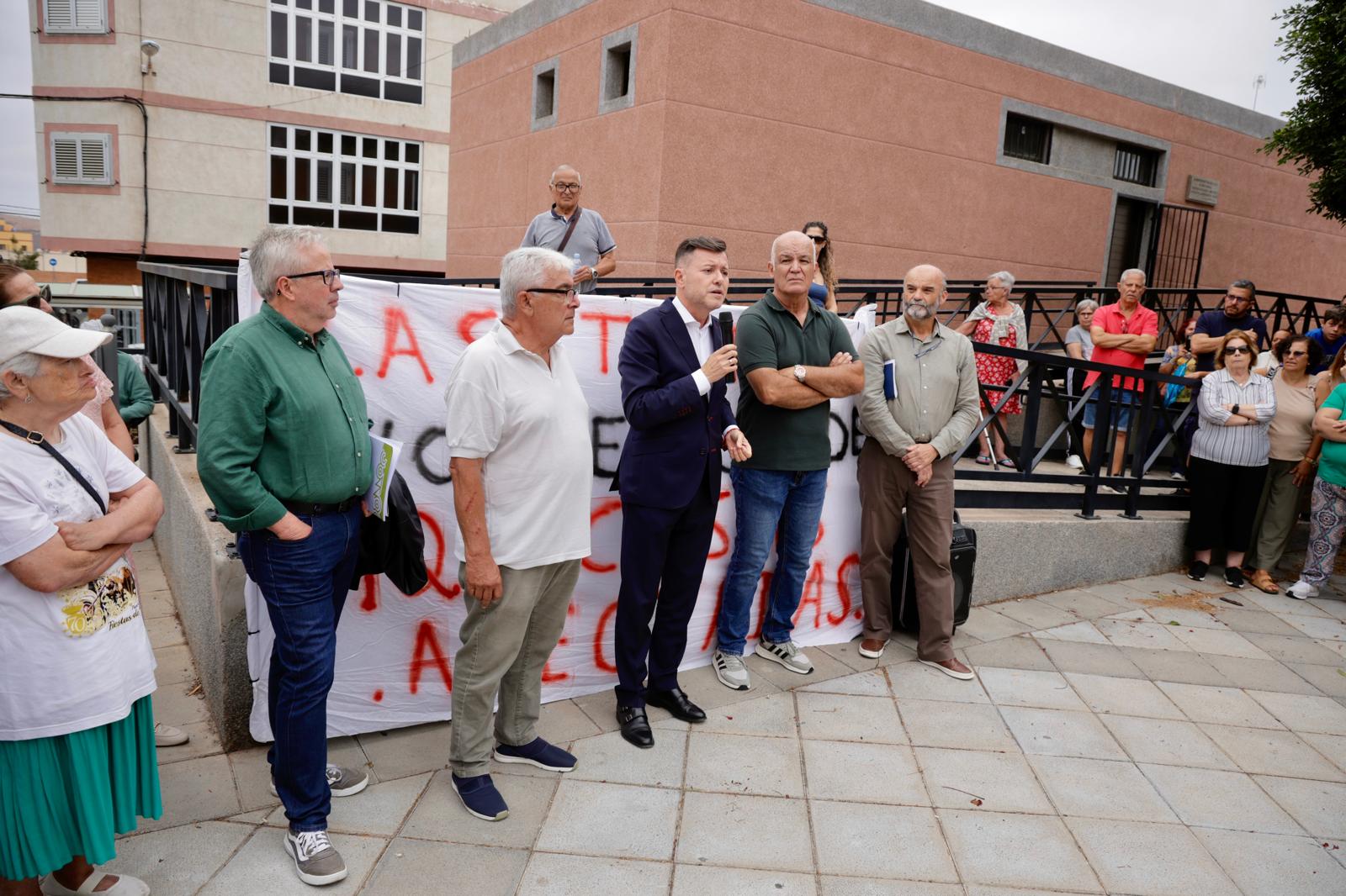 La visita de Teodoro Sosa al barrio de Las Torres, en imágenes