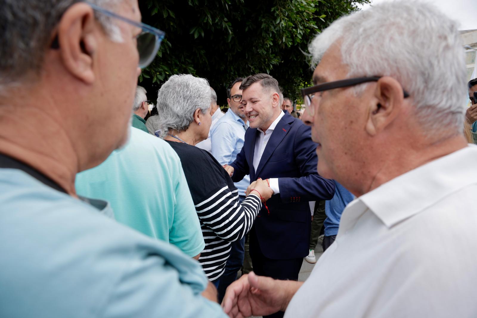 La visita de Teodoro Sosa al barrio de Las Torres, en imágenes