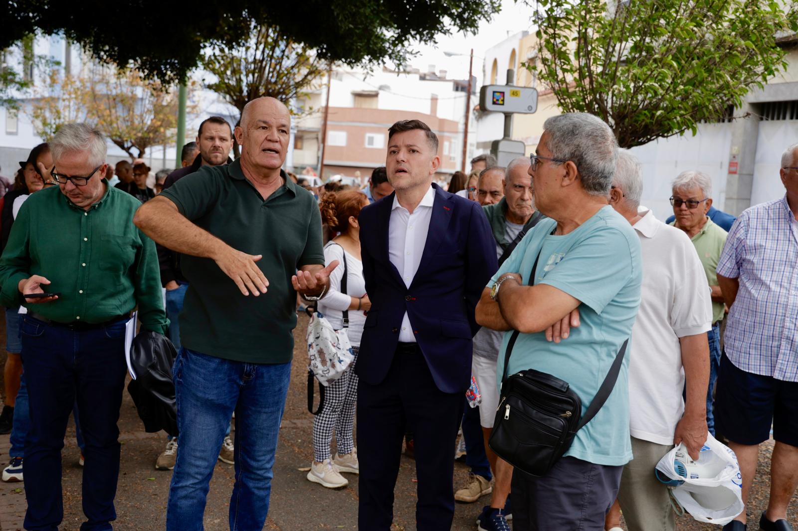 La visita de Teodoro Sosa al barrio de Las Torres, en imágenes