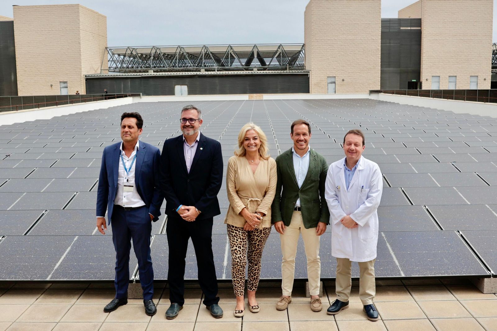 Momento de la visita realizada a los paneles fotovoltaicos.