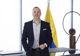 Miguel Ángel Ramírez, en su despacho profesional durante el transcurso de la entrevista.