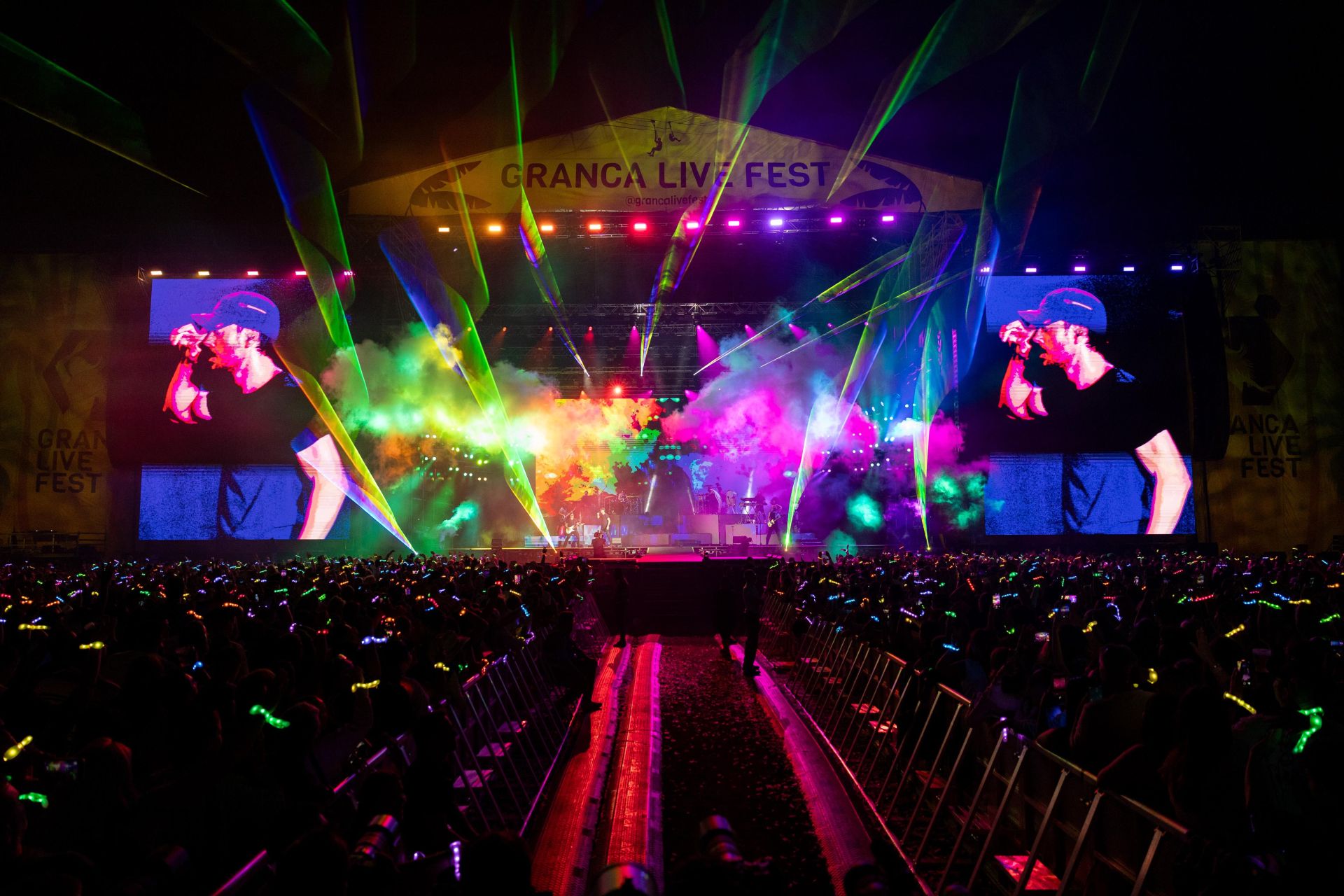 El Granca Live Fest vibra en su cierre con Emilia Mernes y Enrique Iglesias