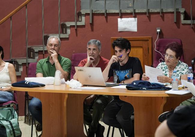 Javier Lozano (de negro) con el resto de asesores durante el casting.
