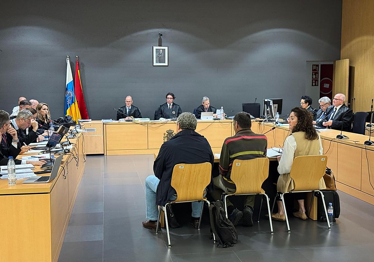 Los tres peritos prestando declaración en la quinta sesión del juicio por el caso Gestión del Agua.