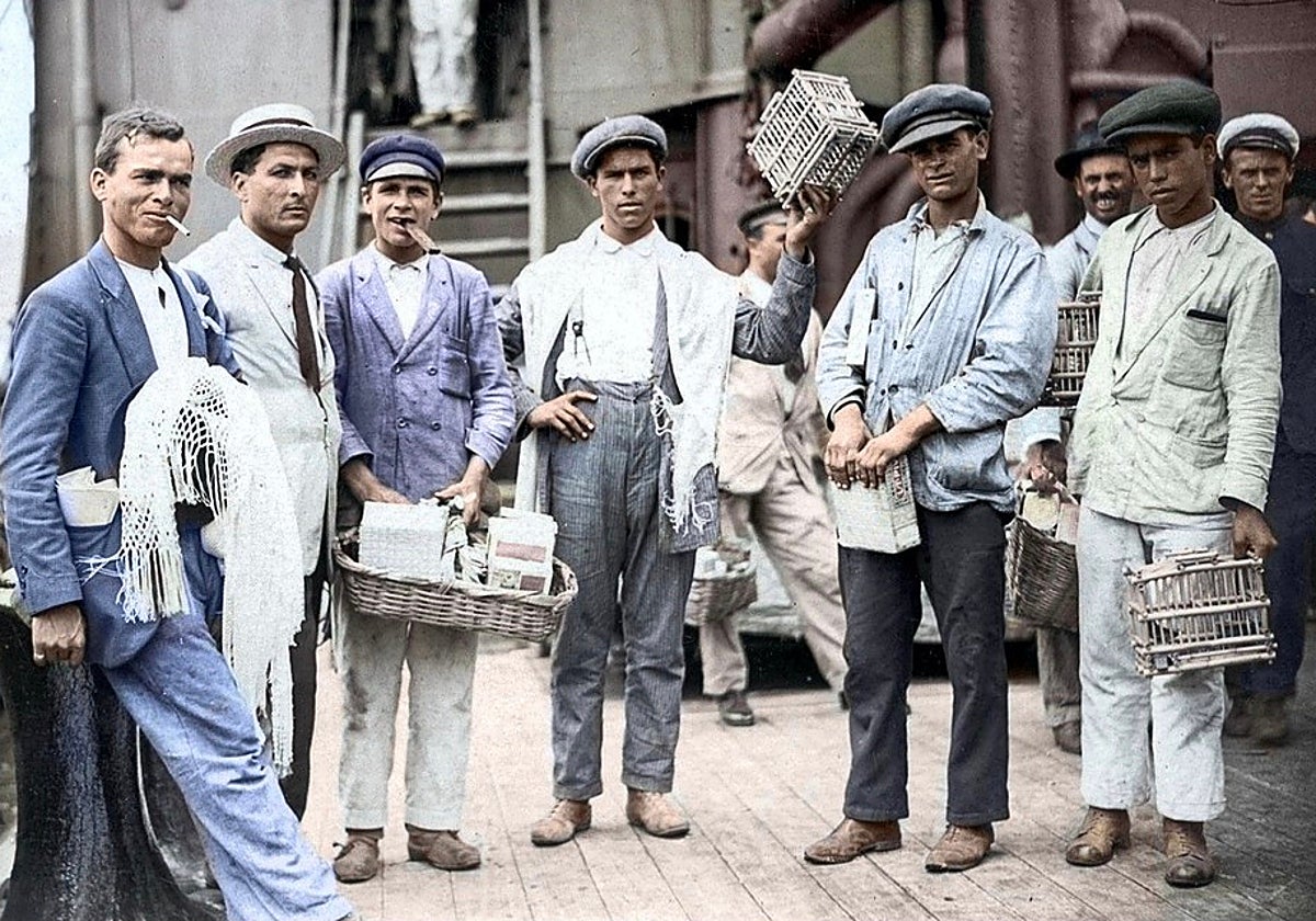 Imagen a color de unos cambulloneros en 1910.