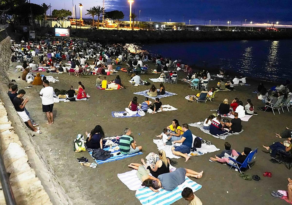 Cine en la playa de Las Marañuelas.