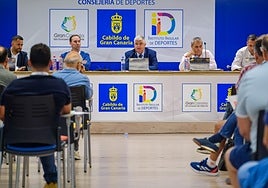 El presidente José Juan Arencibia, en un momento de su intervención.