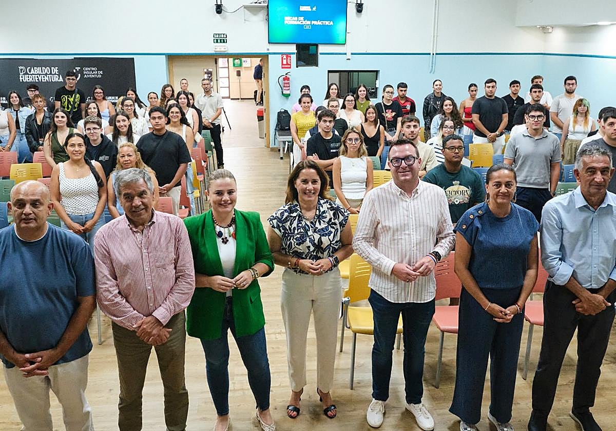 Presentación de las nuevas alumnas y alumnos en prácticas.