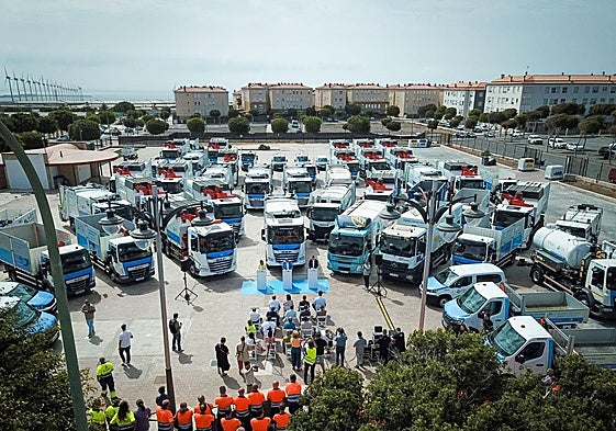 Vehículos del nuevo servicio de recogida de residuos en el sureste.