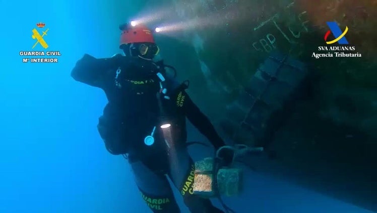 Así halló la Guardia Civil 72 kilos de cocaína en el casco de un buque en Las Palmas de Gran Canaria