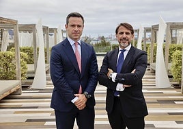José A. Zarzalejos (i), socio responsable de Corporate Finance de KPMG en España y en EMA; y Heriberto Arias, socio responsable de Deal Advisory de KPMG en Canarias.