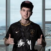 Fabiuki visita la redacción de CANARIAS7 antes de la Final Nacional de Red Bull Batalla.